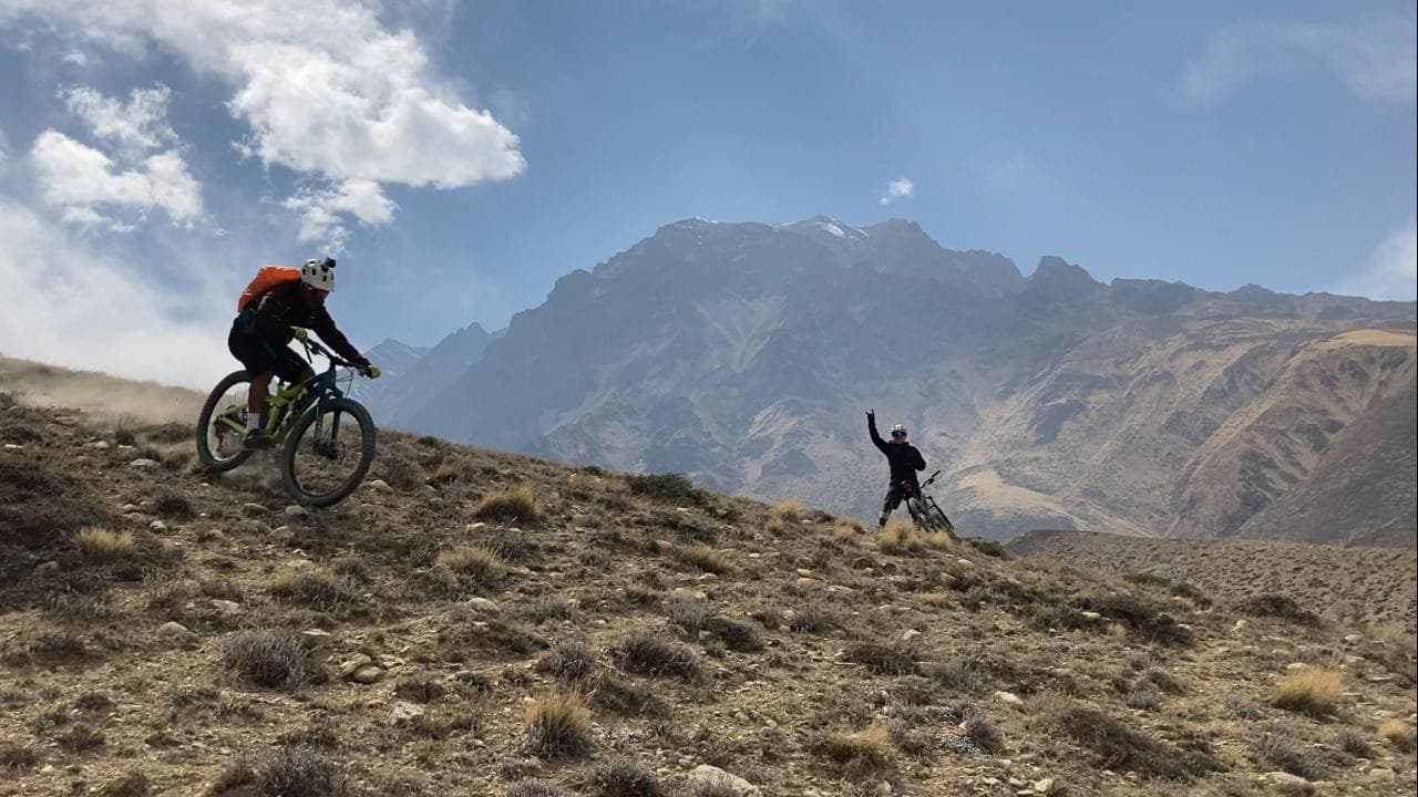 Best-mountain-bike-trail-in-Upper-Mustang-Nepal.jpg
