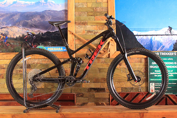 Slash 7 mountain bike in black color with the text TREK written in Red