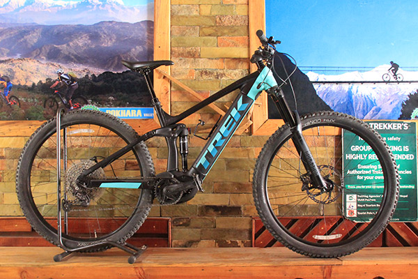 Electric Mountain bike Trek Rail 5 in Matt-black and light blue color