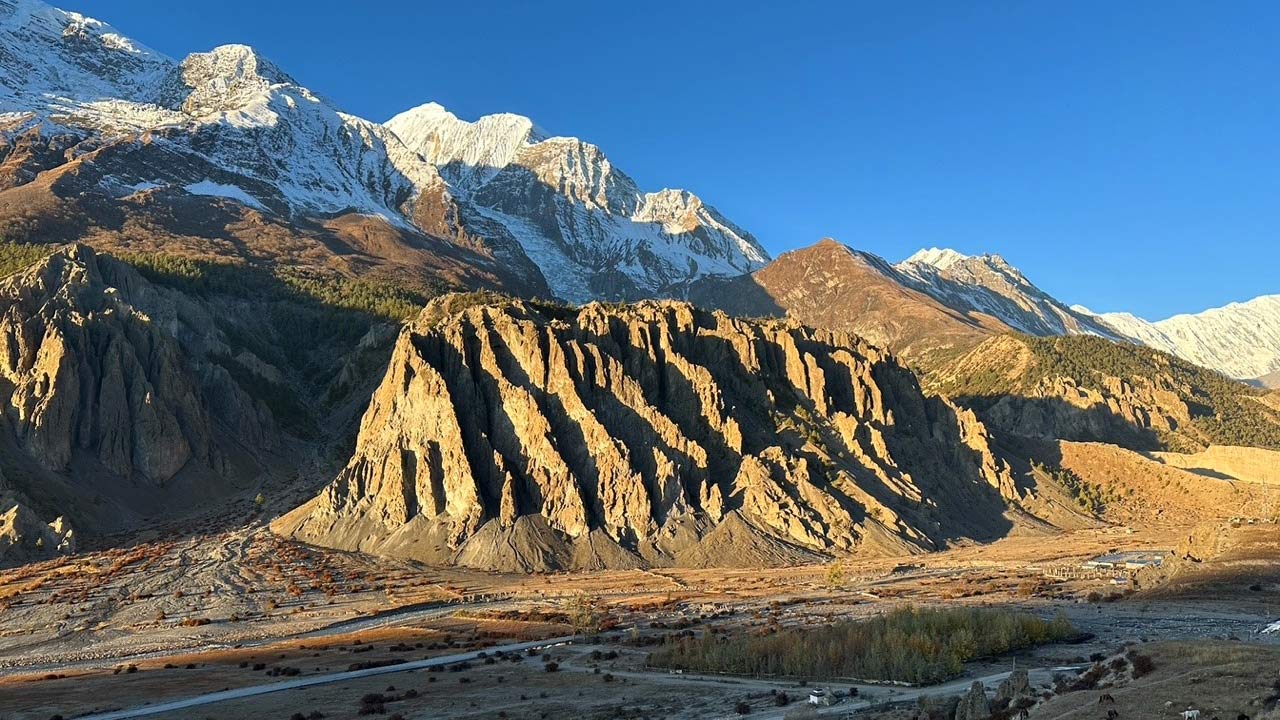 A beautiful sight of Gangapurna and Humde valley from Ngawal.