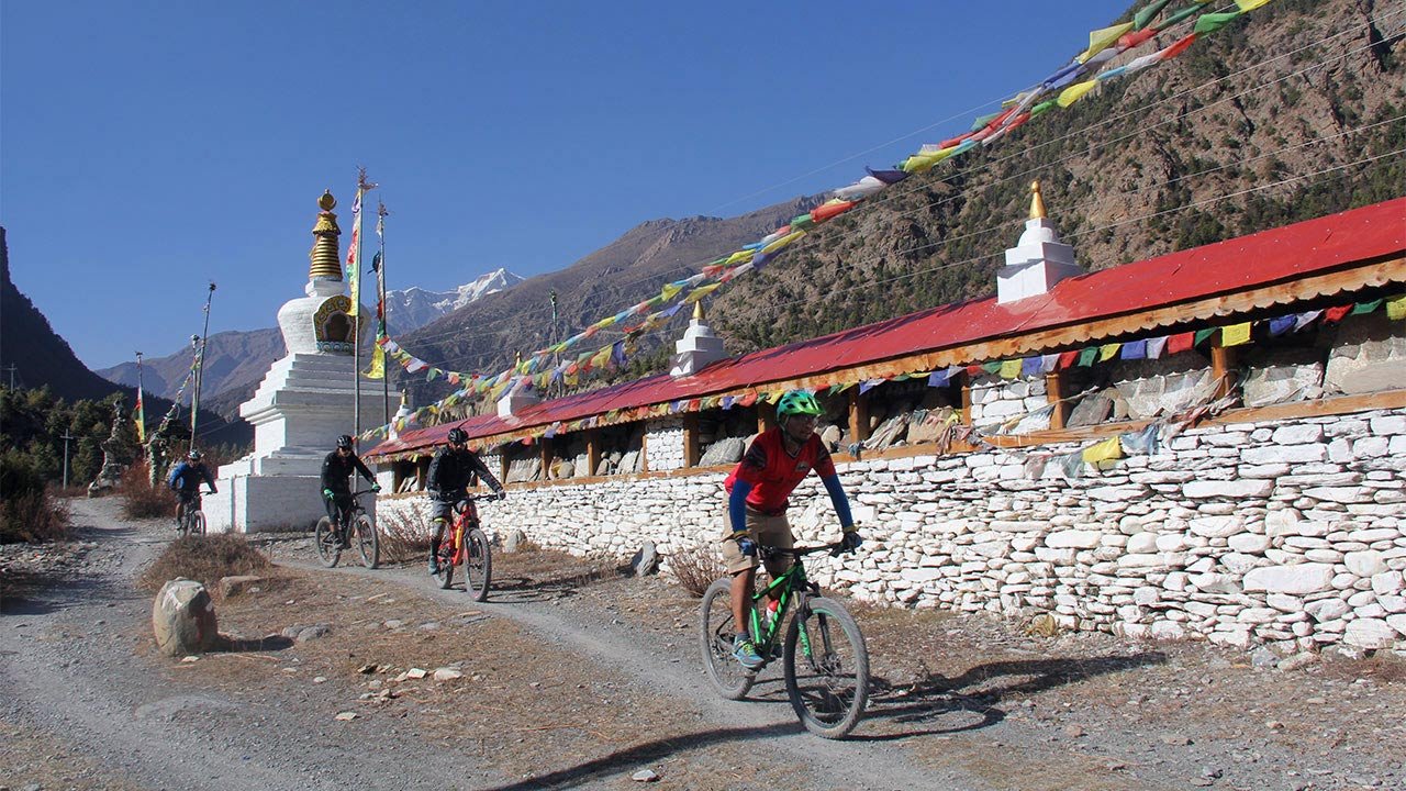 Tilicho Lake mountain biking tour in Annapurna, Nepal